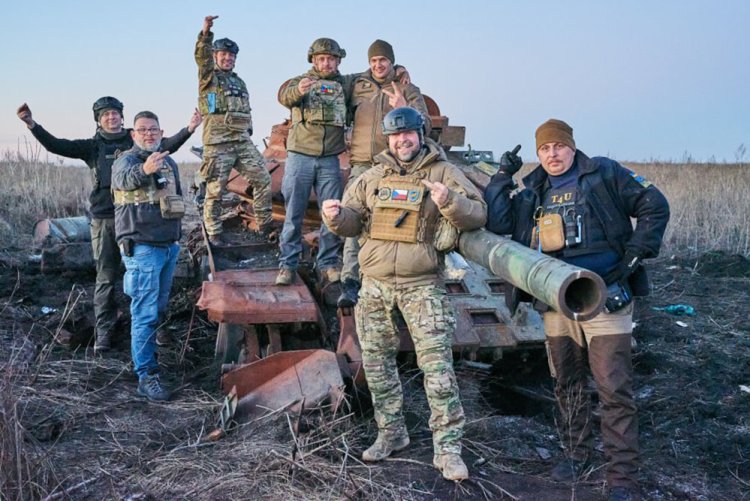 29.12.2022 - Češi v akci. Jak na Ukrajině funguje jeden z nejefektivnějších humanitárních týmů složený z aktivních záloh